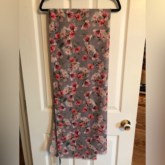 NWT LOVE & LORE Floral Scarf - Picture 6 of 8